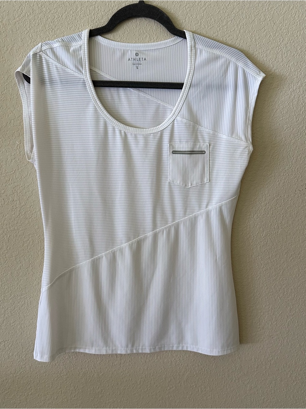 Athleta White Cap-Sleeve Performance Top size Small